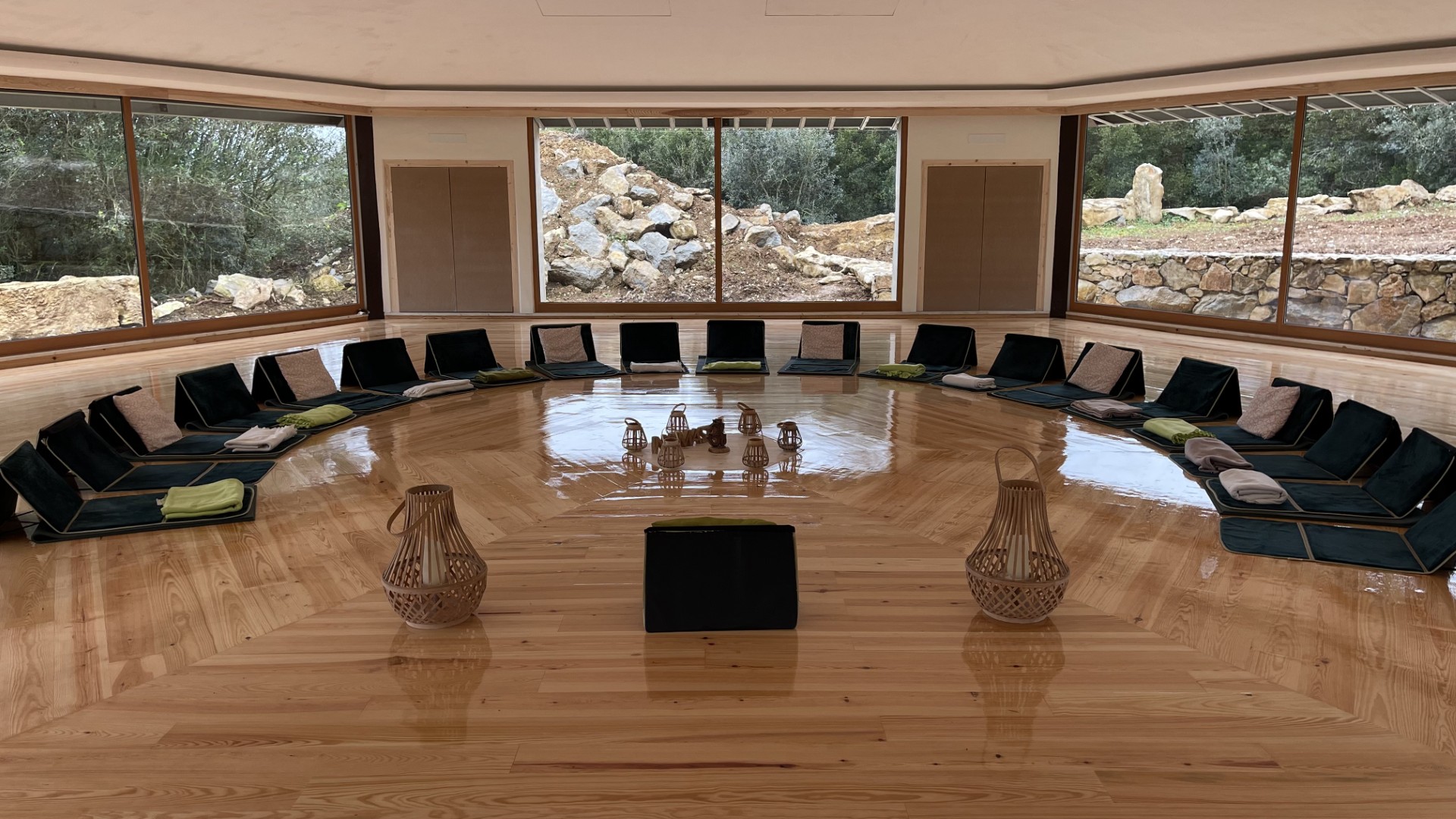 Um santuário de silêncio onde o sagrado respira, convidando à contemplação profunda e ao encontro interior.